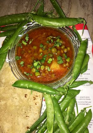 A picture of Aloo Mater salan.