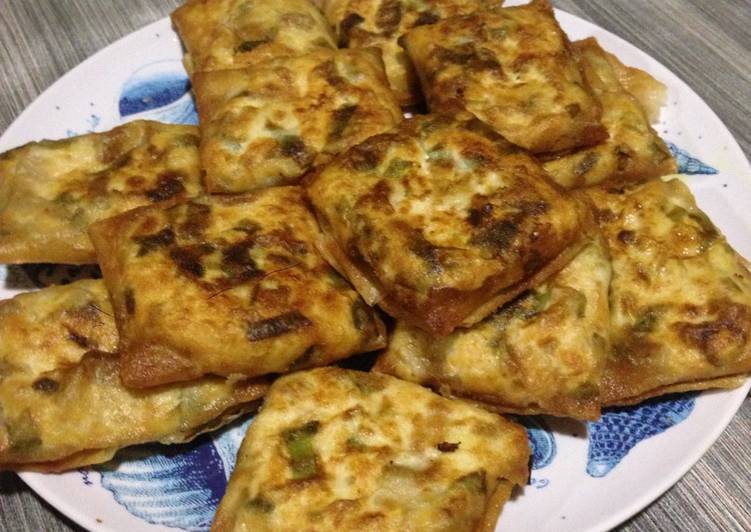 Martabak telur mini dan acar