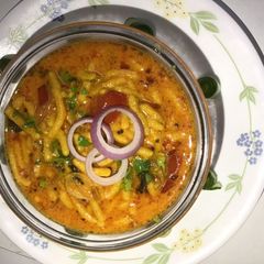 A picture of Kathiyawadi gathiya ki sabzi.