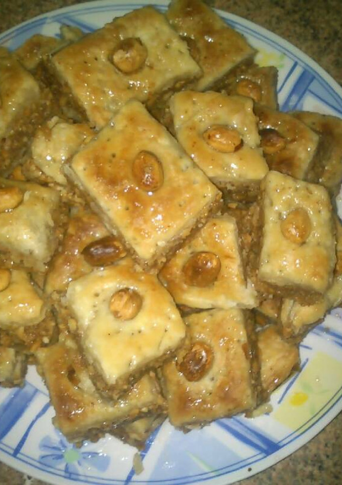 Una foto de Baklawa con cacahuetes