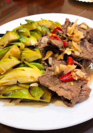 快炒牛肉火龍果花 的食譜成品照片