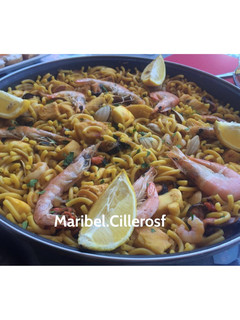 Una foto de Fideua de pescado y marisco