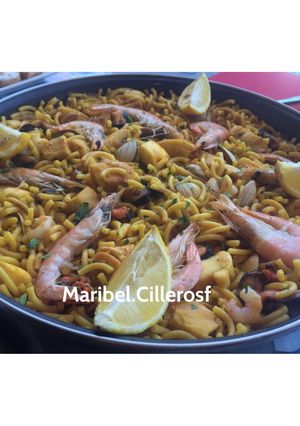 Una foto de Fideua de pescado y marisco