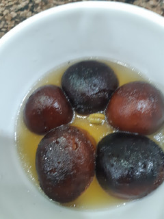 काला गुलाब जामुन (Kala Gulab jamun recipe in Hindi) रेसिपी मुख्य फोटो