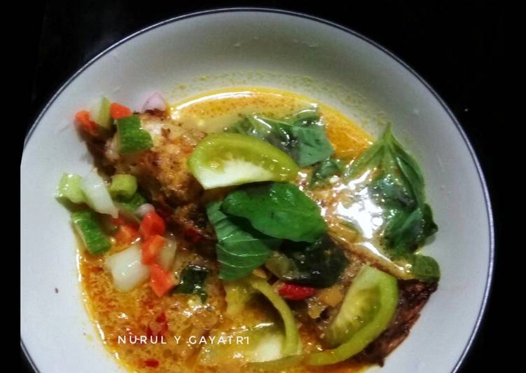 Resep Ikan gurame kemangi bumbu kuning 🐟🐟🐟, Enak