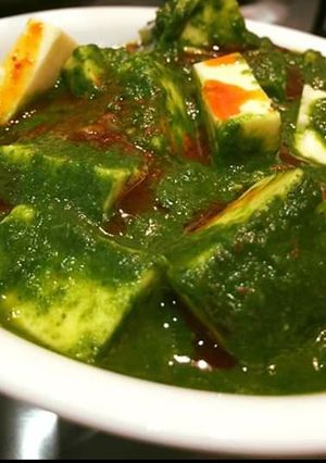 A picture of Spinach cheese curry (Green Curry paste).