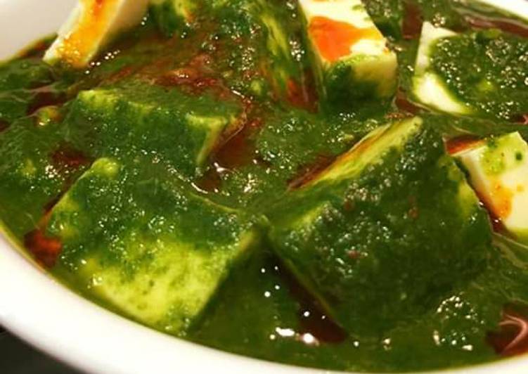 How to Prepare Recipe of Spinach cheese curry (Green Curry paste)