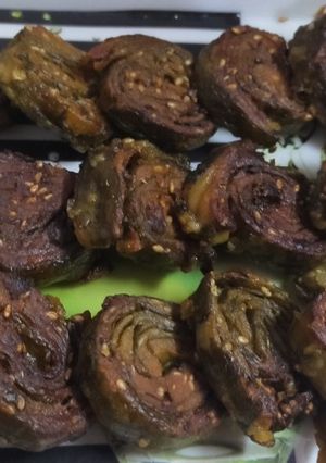 आळुवडी (aloo wadi recipe in marathi) रेसिपी चे मुख्य फोटो 
