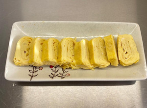 A picture of Tamagoyaki (Japanese rolled omelette) 玉子焼き.