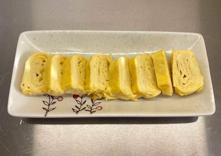 Tamagoyaki (Japanese rolled omelette) 玉�?焼�??