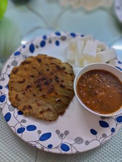 बाजरा रोटी और उड़द दाल(Bajra roti aur urad daal recipe in Hindi) रेसिपी मुख्य फोटो