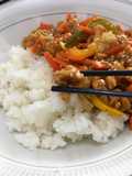“Pollo” agridulce (hecho con soya)