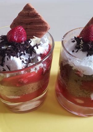 સ્ટ્રોબેરી તીરામીસુ (Strawberry Tiramisu Recipe In Gujarati) રેસીપી મુખ્ય ફોટો