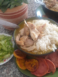 Una foto de Lentejas con pollo