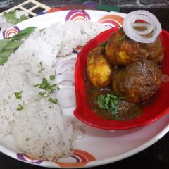 A picture of Malabar idiyappam & egg curry.