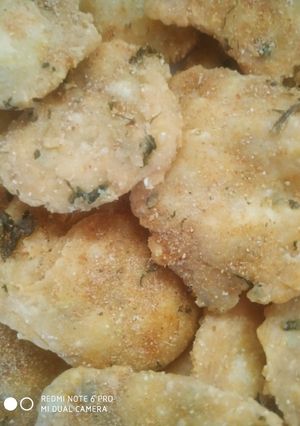 मठरी (Mathri recipe in Hindi) रेसिपी मुख्य फोटो