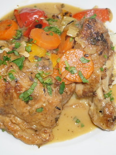 Una foto de PIERNAS DE POLLO AL JUGO (TRUTROS)
