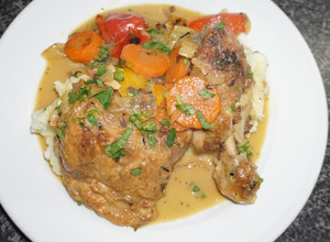Una foto de PIERNAS DE POLLO AL JUGO (TRUTROS)