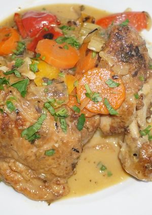 Una foto de PIERNAS DE POLLO AL JUGO (TRUTROS)