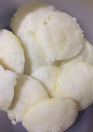 A picture of Rawa idli.