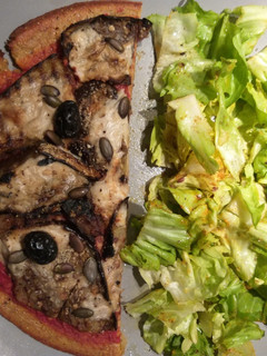 Une photo de Pizza crêpes tomates aubergines