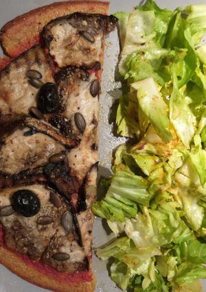 Une photo de Pizza crêpes tomates aubergines