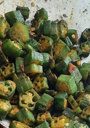 भिंडी की सब्जी (bhindi ki sabji recipe in hindi) रेसिपी मुख्य फोटो