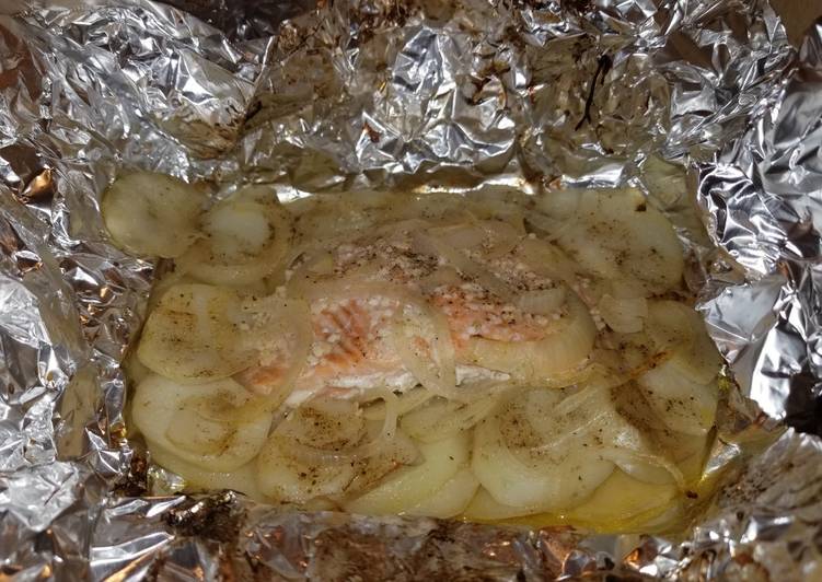 How to Prepare Any-night-of-the-week Salmon Potato Foil Packets