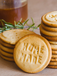 Una foto de Galletas de miel y romero