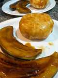 Pastelitos de solomillo con guarnición de plátano