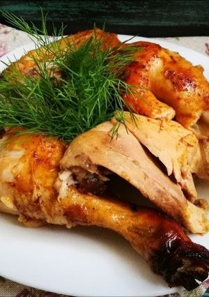 Фото Курица в фольге с рисом и изюмом.