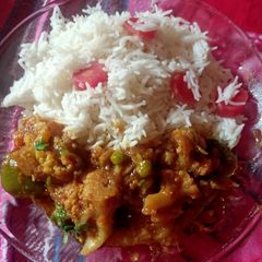 A picture of Mix veg with white rice.