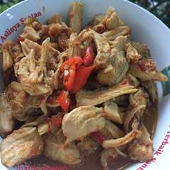 A picture of Ayam Suwir Bumbu Pedas.