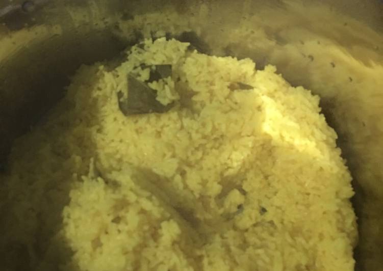 Nasi kuning tanpa santan