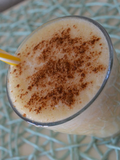 Una foto de Batido de piña, plátano y canela
