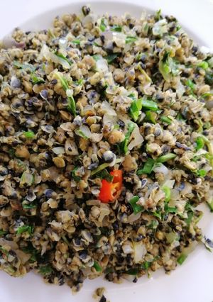 Hình của món Hến xúc bánh tráng.
