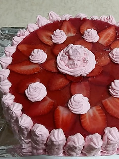 Una foto de Tarta con fresas y nata
