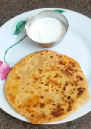 આલુ પરાઠા (Alu paratha recipe in Gujarati) રેસીપી મુખ્ય ફોટો