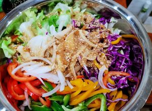Hình của món Salad trộn sốt mè rang (ăn chay được).