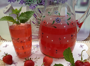 Citromfüves, levendulás epres limonádé 🍓🍹🍃 recept fotója