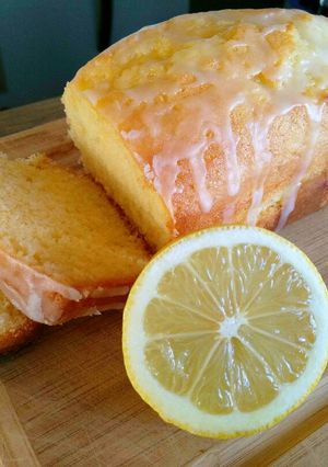 รูปของ Lemon drizzle loaf cake เลมอน ดริซเซิล โลฟ เค้ก