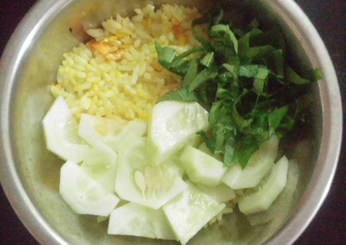 Langkah Mudah untuk Menyiapkan Yellow fried rice bowl Anti Gagal