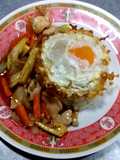 ไก่ผัดยอดข้าวโพดราดข้าว ไข่ดาว