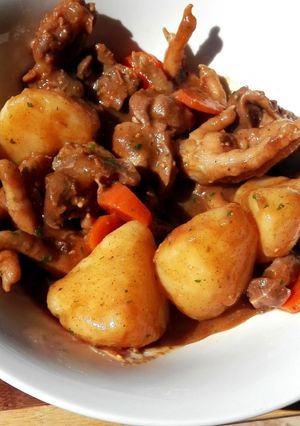 A picture of Chicken feet and giblets stew.