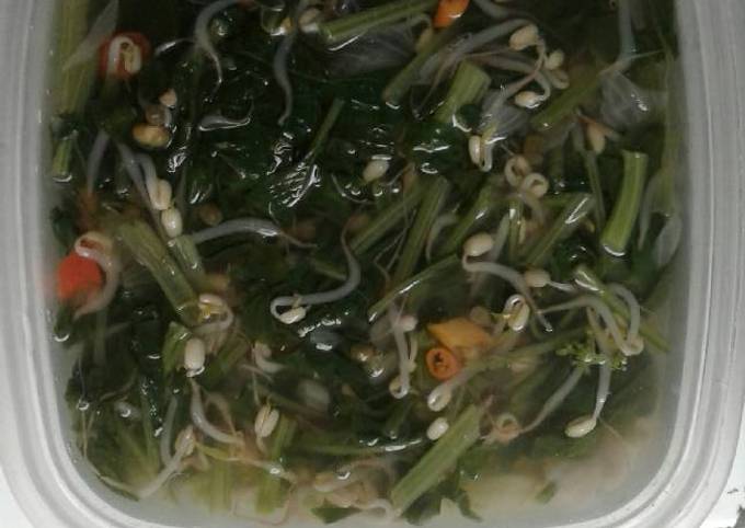 Langkah Mudah untuk Menyiapkan Sayur bening sawi enak?? yang Menggugah Selera