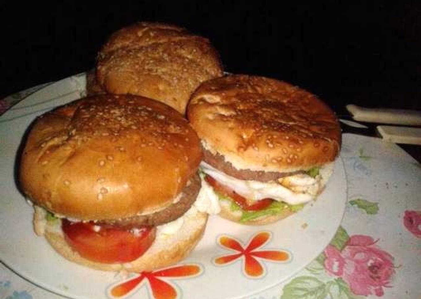 Hamburguesas a la paila con verduras y huevo