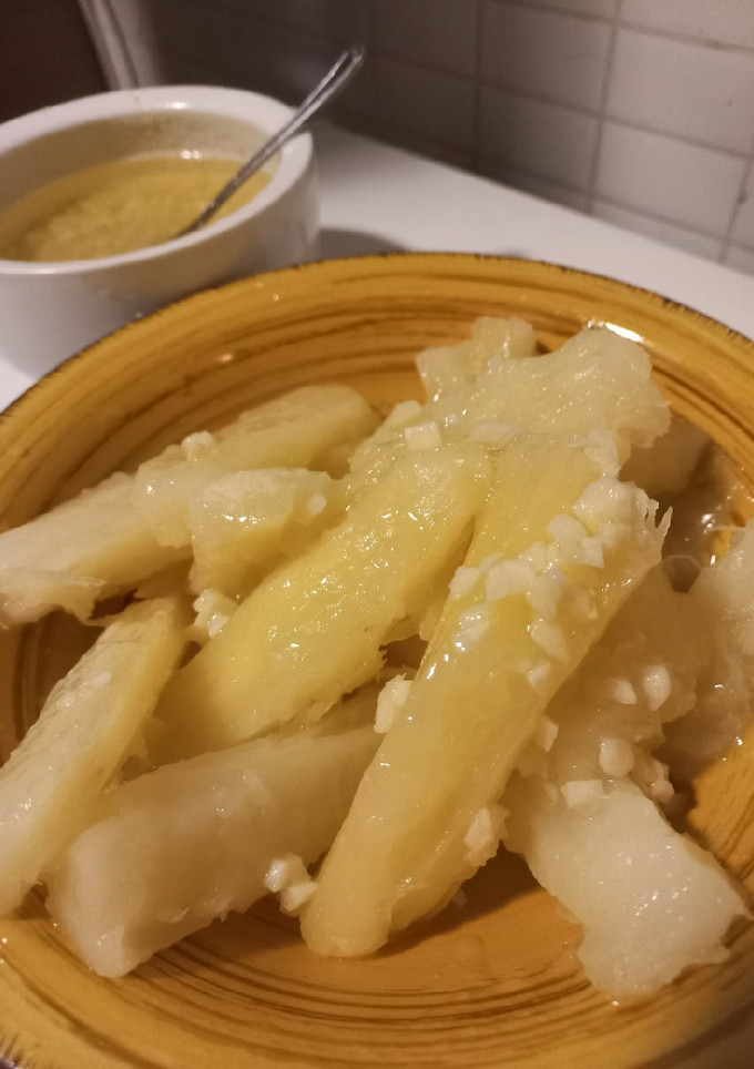 Una foto de Yuca con mojo 🧄