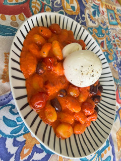 Una foto de Ñoquis con salsa de piquillos