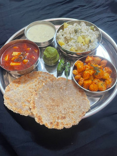 ફરાળી થાળી (Farali Thali Recipe In Gujarati) રેસીપી મુખ્ય ફોટો