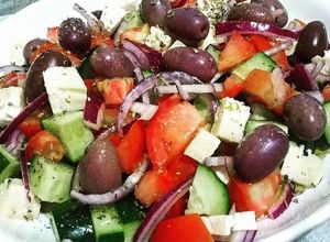 Foto de Salada Grega Campestre (χωριάτικη σαλάτα)